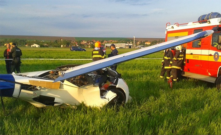 Aeromobil 3.0 flying car crash landed, test pilot survived and walked away